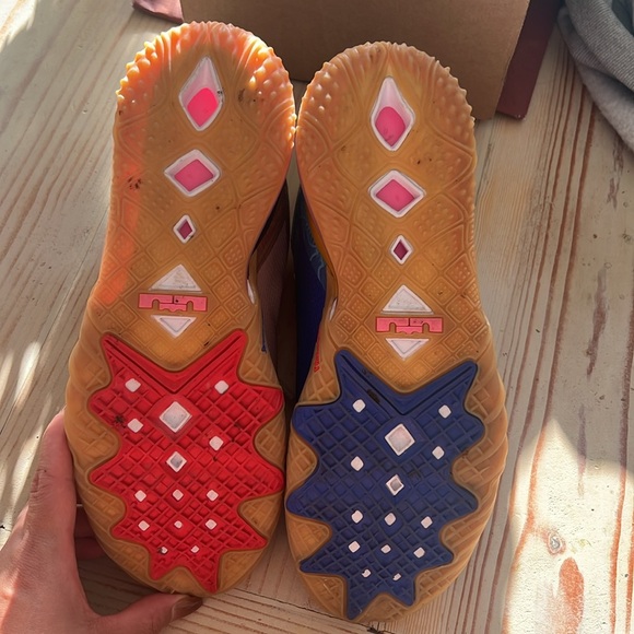 Lebron Space Jams - Picture 5 of 5